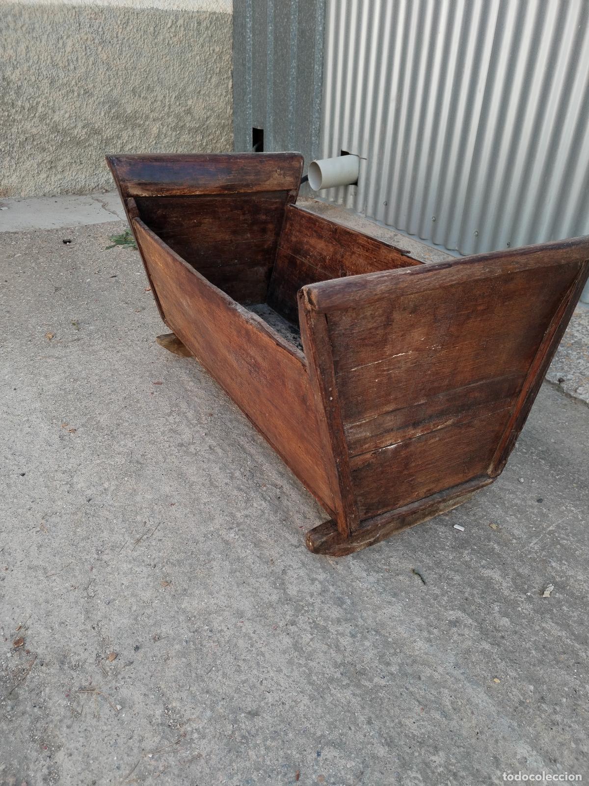 Antig&uuml;edades: cuna de madera antigua - Foto 1