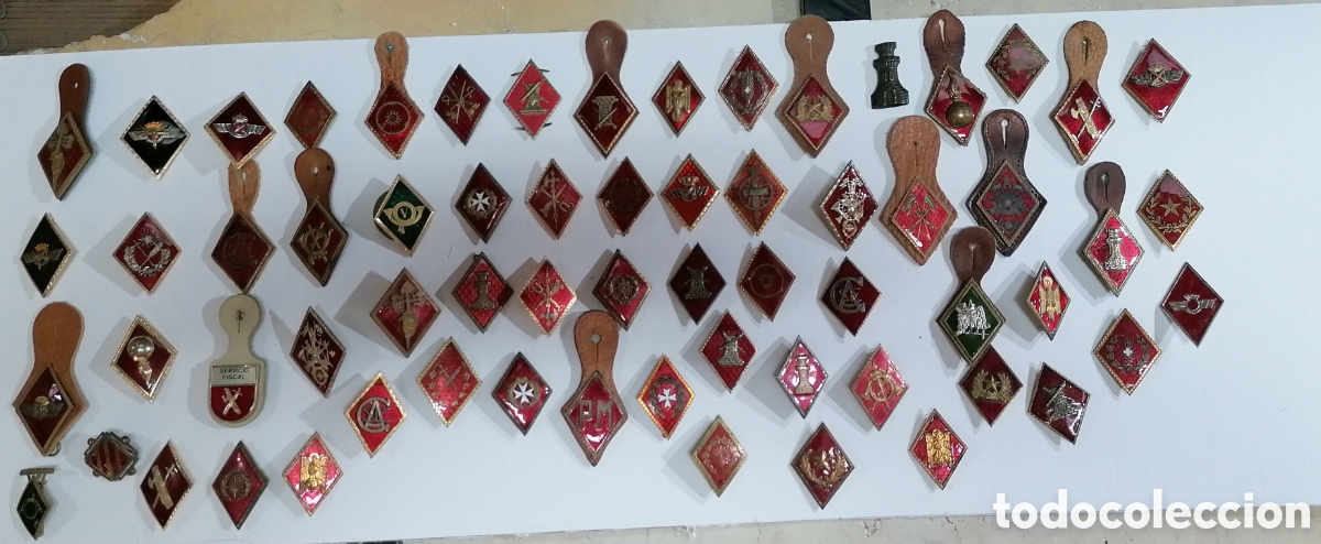 Antig&uuml;edades: Colecci&oacute;n de insignias de solapa, rombo,