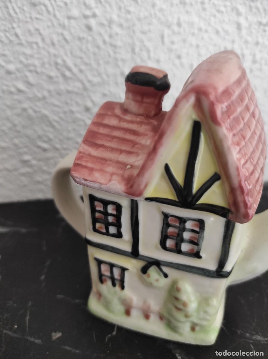 Antig&uuml;edades: Tetera de cer&aacute;mica con forma de casa - Foto 2