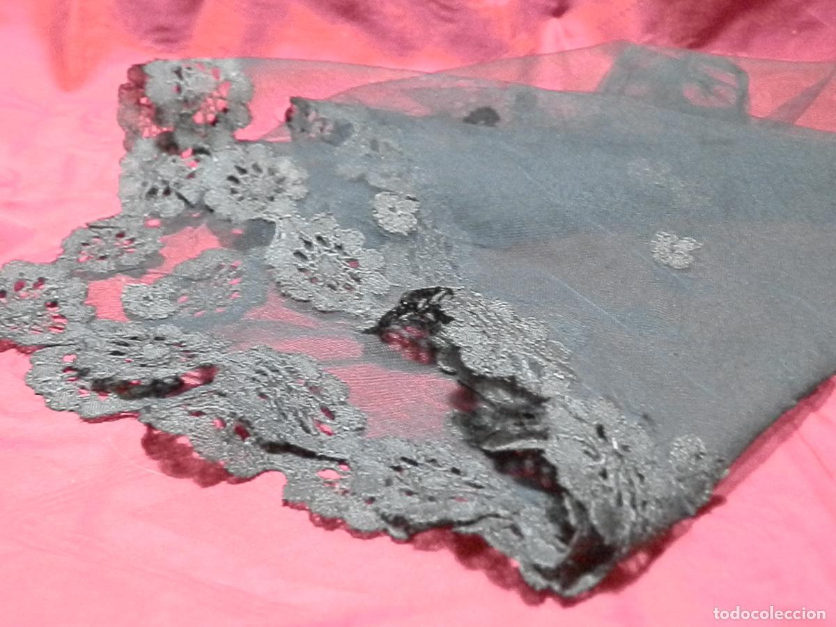 Antig&uuml;edades: ANTIGUA MANTILLA RECTANGULAR BORDADA EN TUL , 135X45 CM - Foto 9