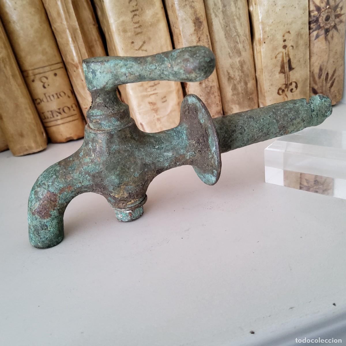 Antig&uuml;edades: ANTIGUO GRIFO DE BRONCE - Foto 1
