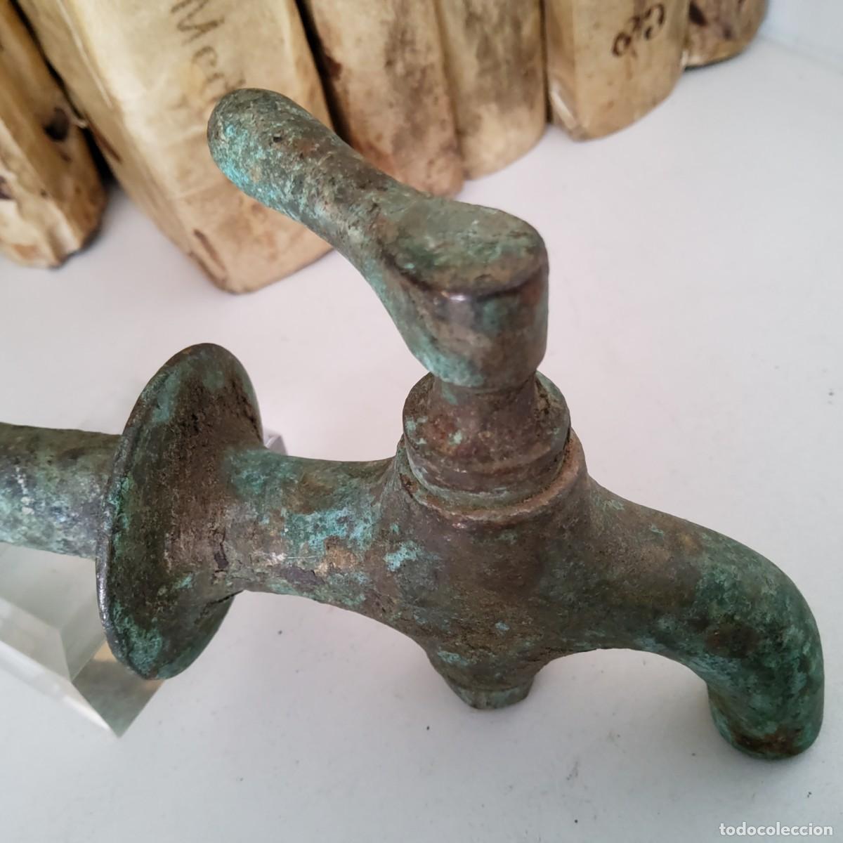 Antig&uuml;edades: ANTIGUO GRIFO DE BRONCE - Foto 7