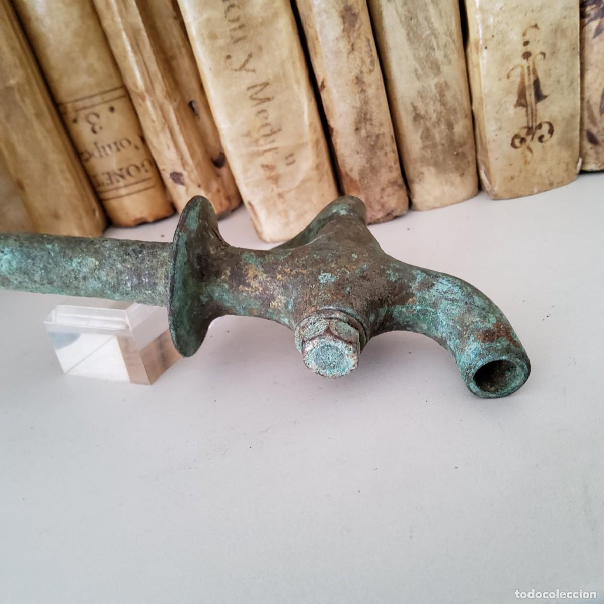 Antig&uuml;edades: ANTIGUO GRIFO DE BRONCE - Foto 8
