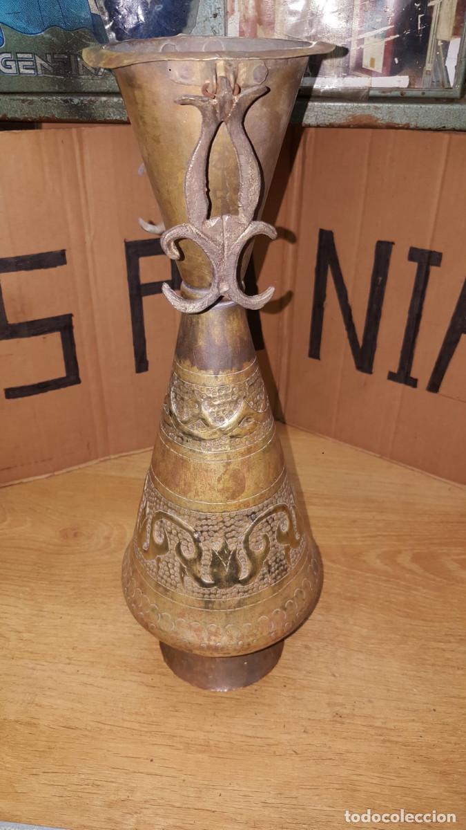 Antig&uuml;edades: ANTIGUO JARRON DE BRONCE - Foto 2