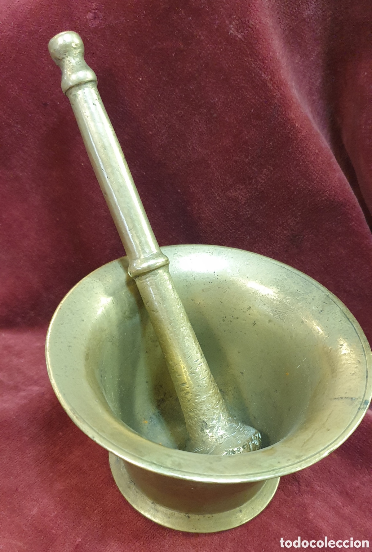 Antig&uuml;edades: Mortero de bronce con mano - Foto 2