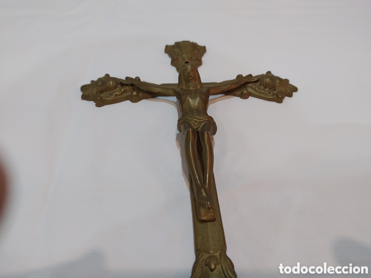 Antig&uuml;edades: Gran crucifijo de lat&oacute;n - Foto 4