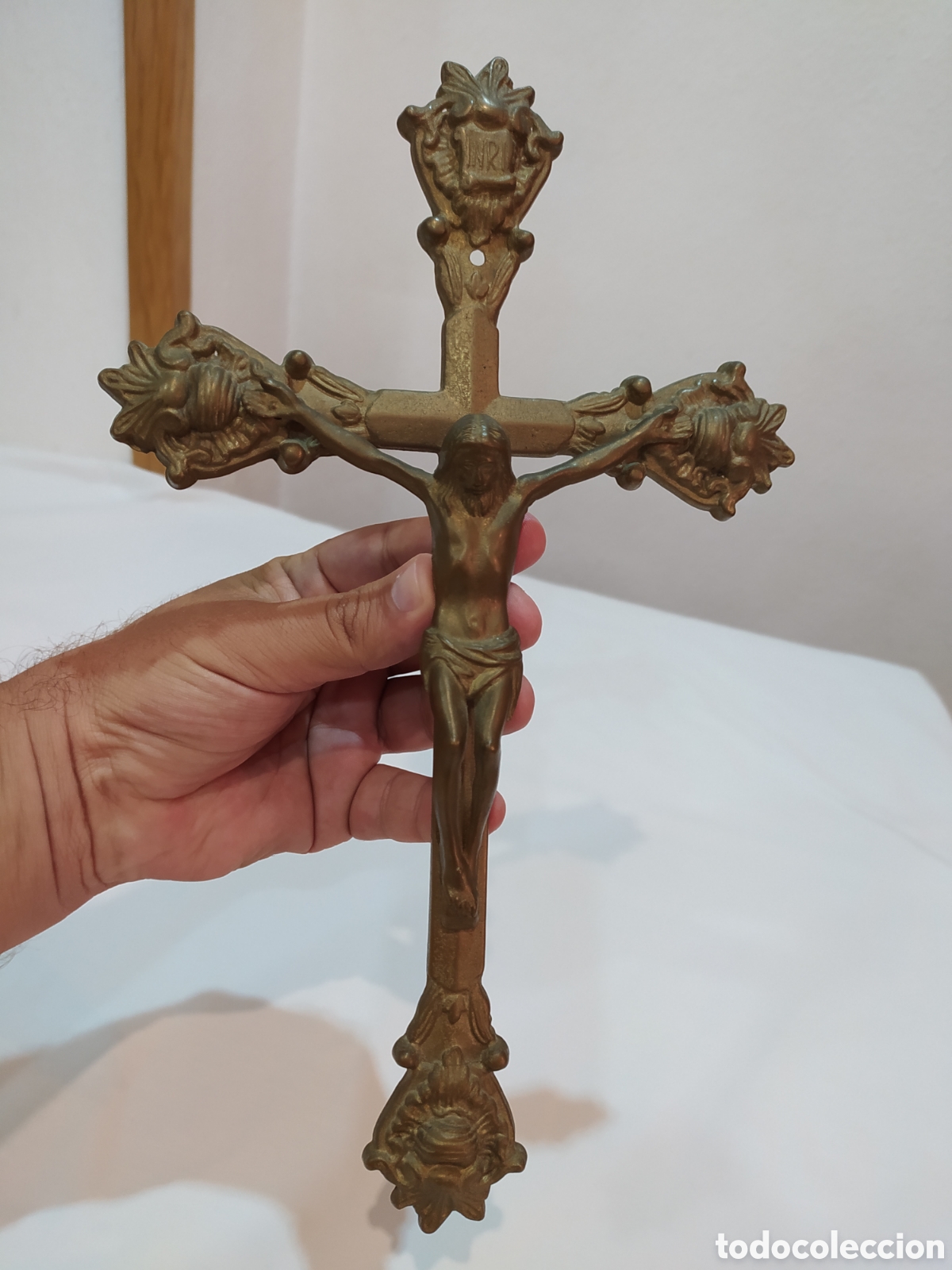 Antig&uuml;edades: Gran crucifijo de lat&oacute;n - Foto 6