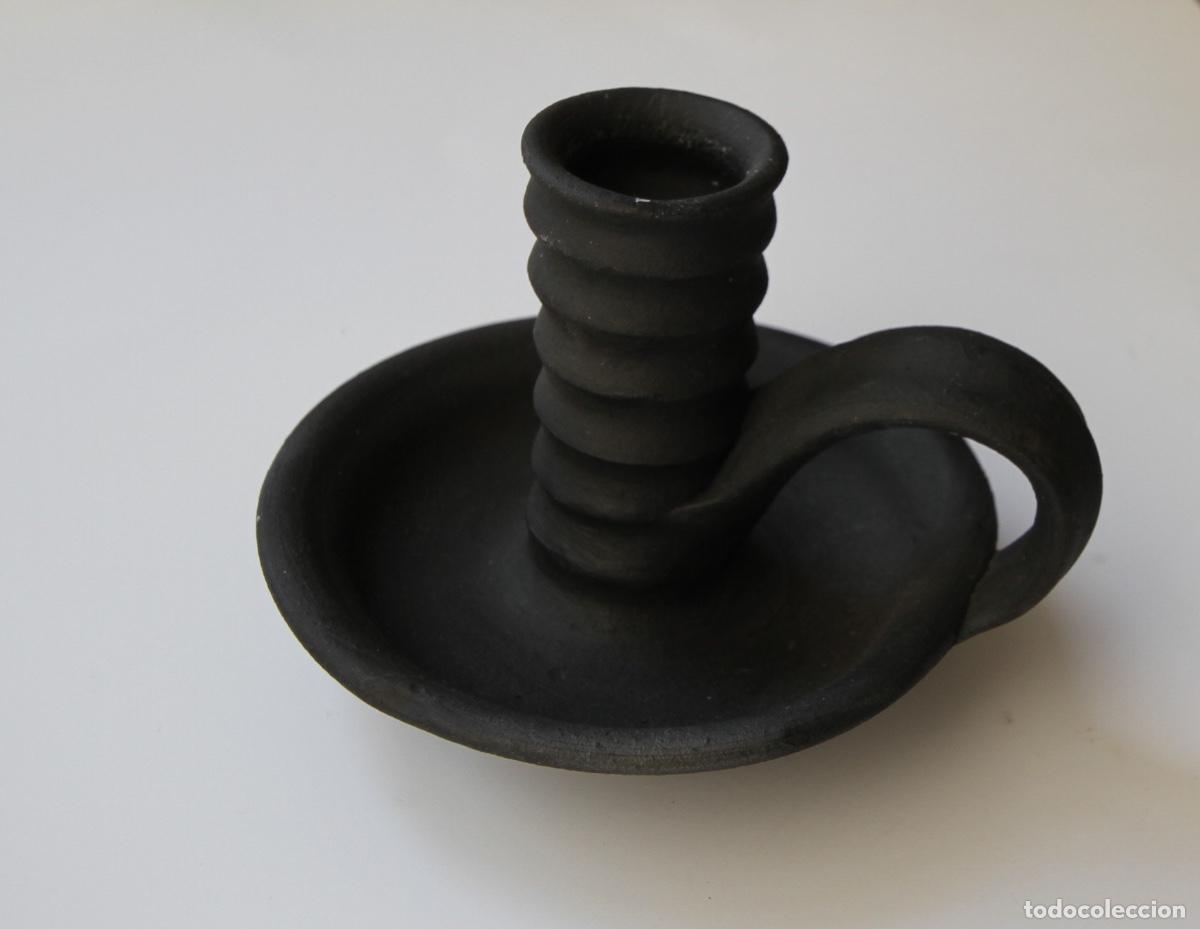 Antig&uuml;edades: Cer&aacute;mica tradicional asturiana, Llamas de Mouro Asturias palmatoria, porta velas firma &rdquo;JR&rdquo;