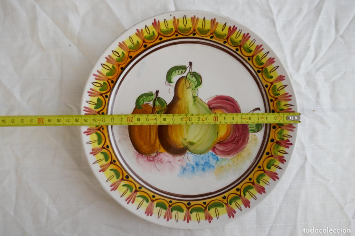 Antig&uuml;edades: PLATO PINTAD A MANO / MANZANAS Y PERA - Foto 3