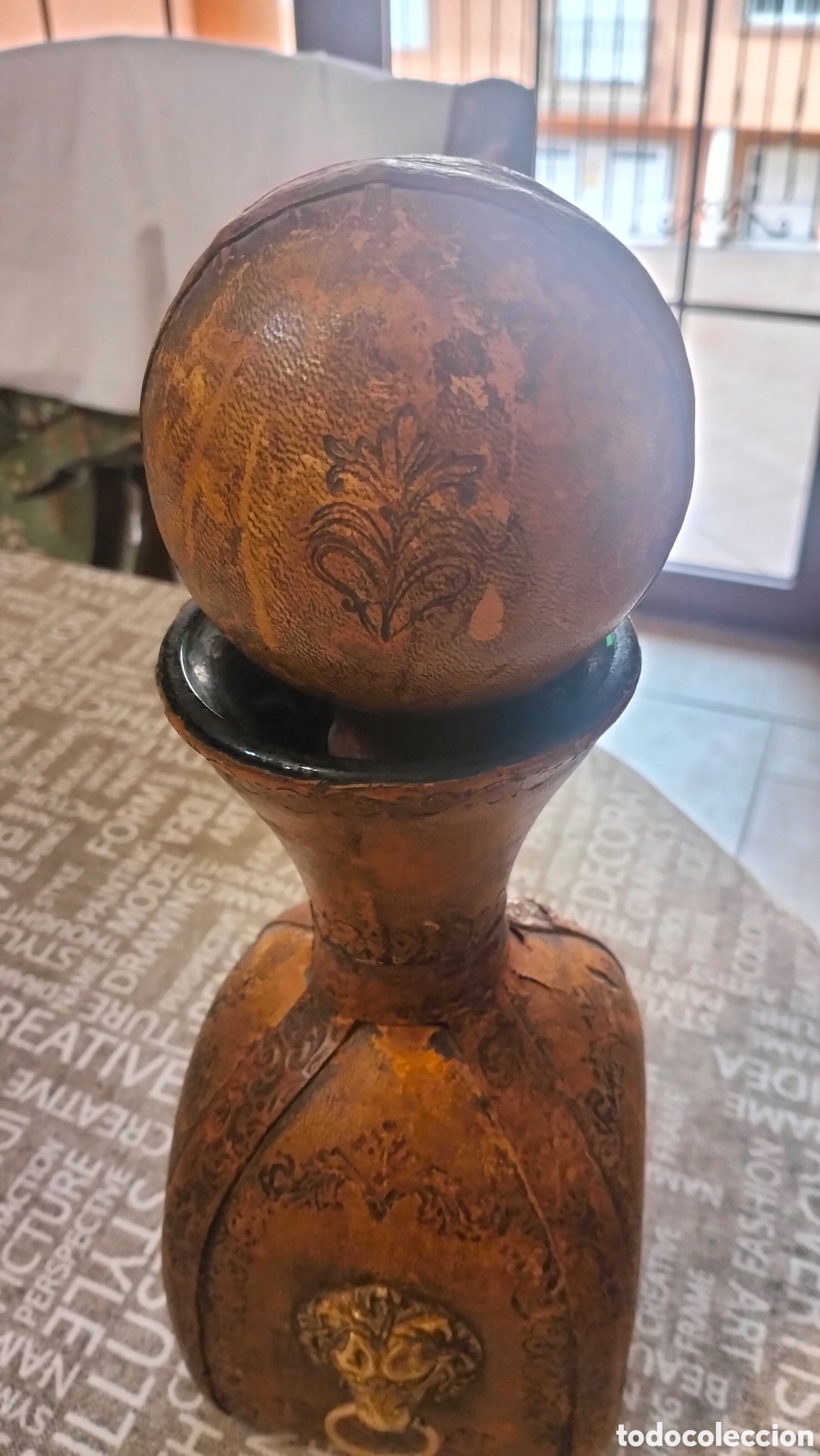 Antig&uuml;edades: Botella de cristal decorada - Foto 6