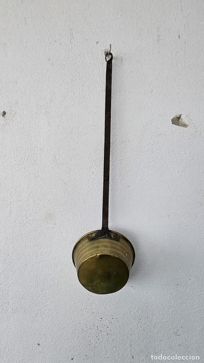 Antig&uuml;edades: cazo de metal rustico - Foto 2