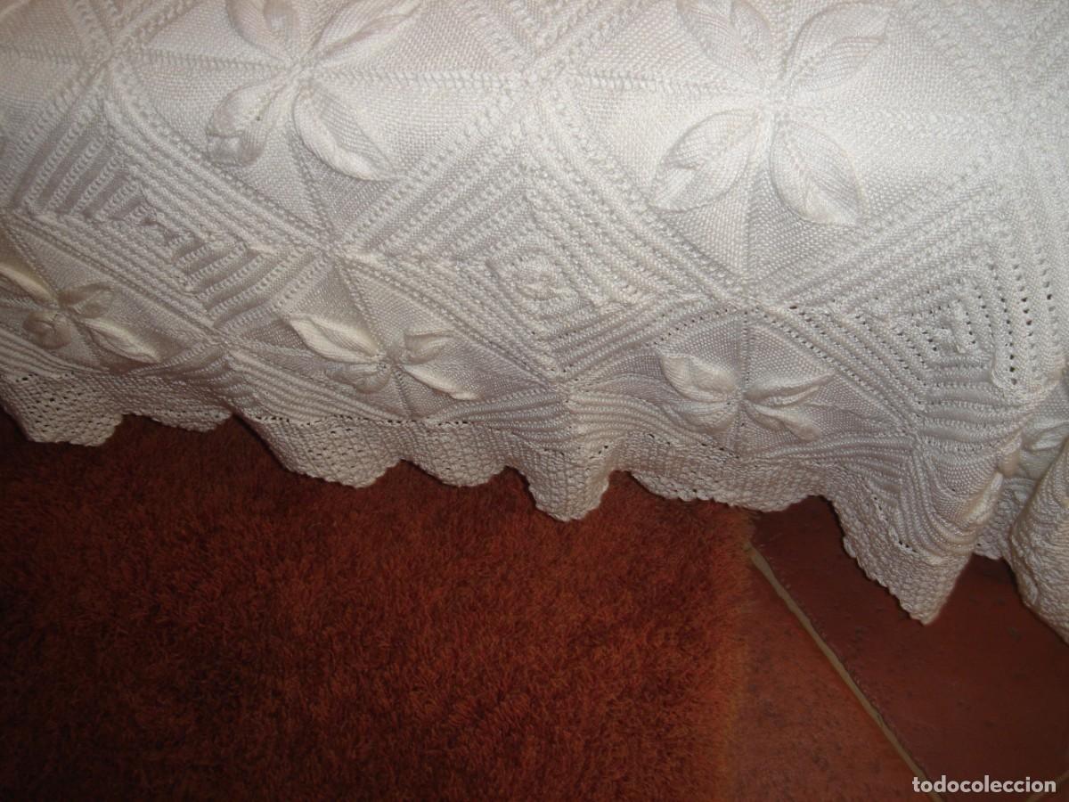 Antig&uuml;edades: Colcha de perl&eacute; de calceta y crochet Nueva - Foto 3
