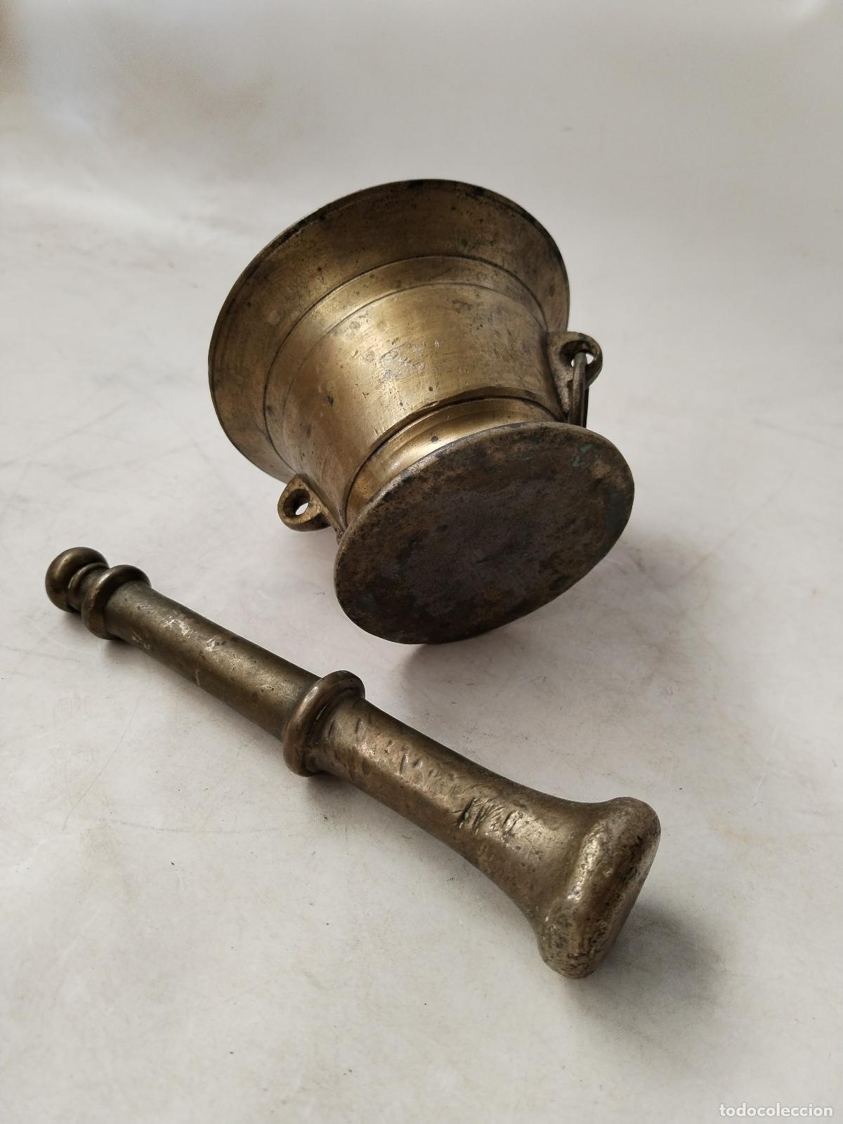 Antig&uuml;edades: antiguo almirez de bronce con anillas - Foto 8