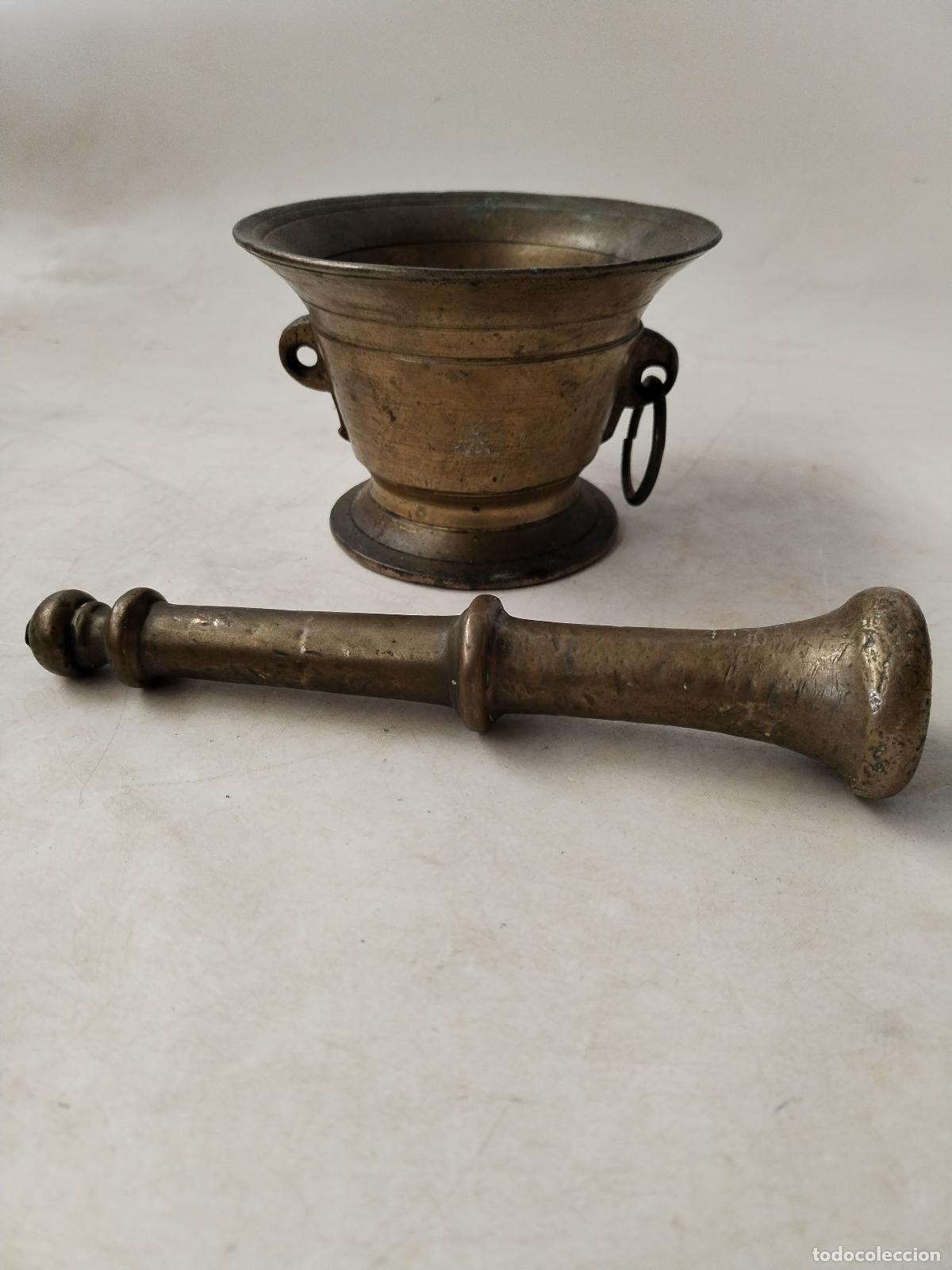 Antig&uuml;edades: antiguo almirez de bronce con anillas - Foto 1