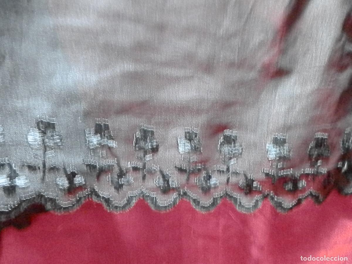 Antig&uuml;edades: ANTIGUA MANTILLA RECTANGULAR, BORDADA EN SEDA , 95X45 CM - Foto 2
