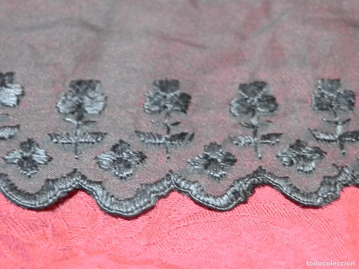 Antig&uuml;edades: ANTIGUA MANTILLA RECTANGULAR, BORDADA EN SEDA , 95X45 CM - Foto 3