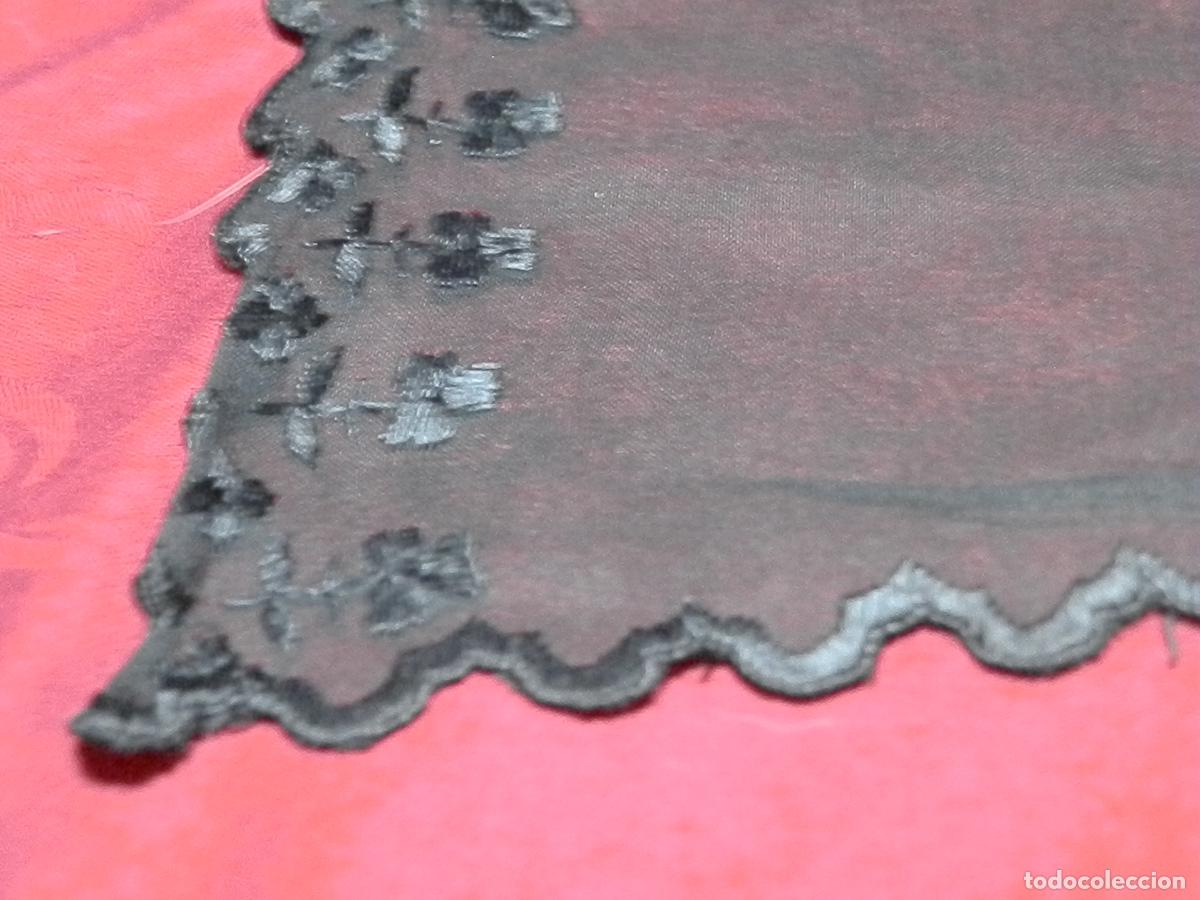 Antig&uuml;edades: ANTIGUA MANTILLA RECTANGULAR, BORDADA EN SEDA , 95X45 CM - Foto 4
