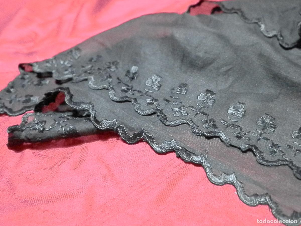 Antig&uuml;edades: ANTIGUA MANTILLA RECTANGULAR, BORDADA EN SEDA , 95X45 CM - Foto 5