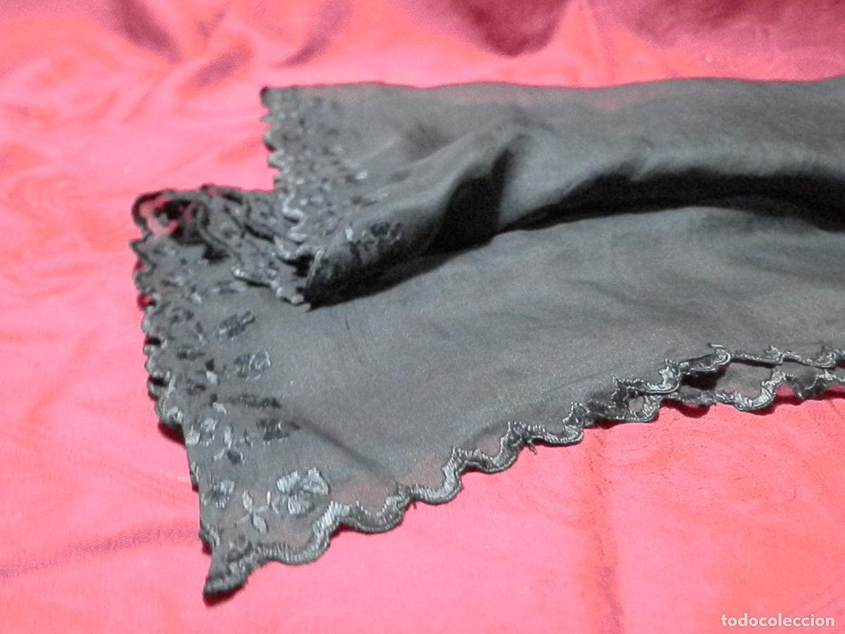 Antig&uuml;edades: ANTIGUA MANTILLA RECTANGULAR, BORDADA EN SEDA , 95X45 CM - Foto 6
