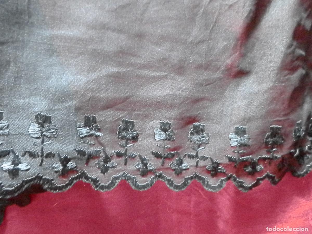 Antig&uuml;edades: ANTIGUA MANTILLA RECTANGULAR, BORDADA EN SEDA , 95X45 CM - Foto 7