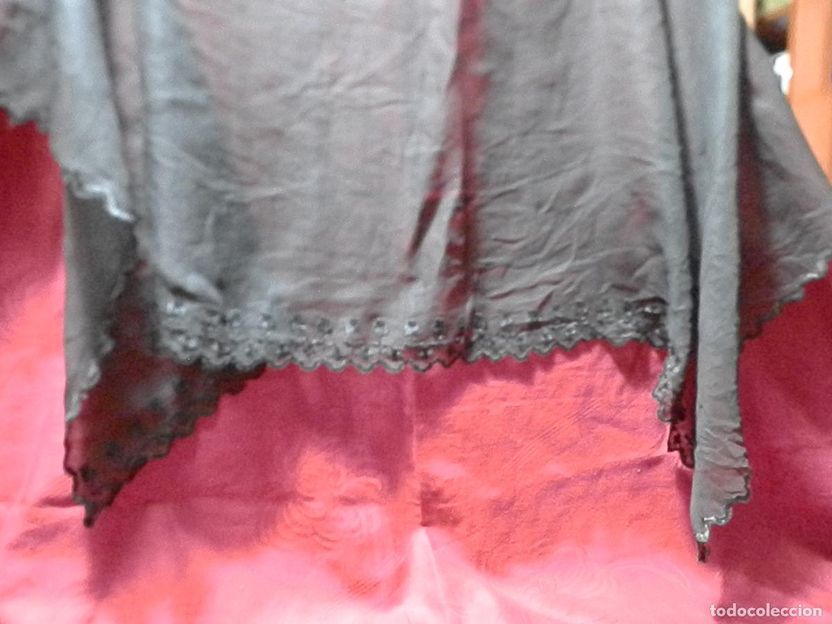 Antig&uuml;edades: ANTIGUA MANTILLA RECTANGULAR, BORDADA EN SEDA , 95X45 CM - Foto 1