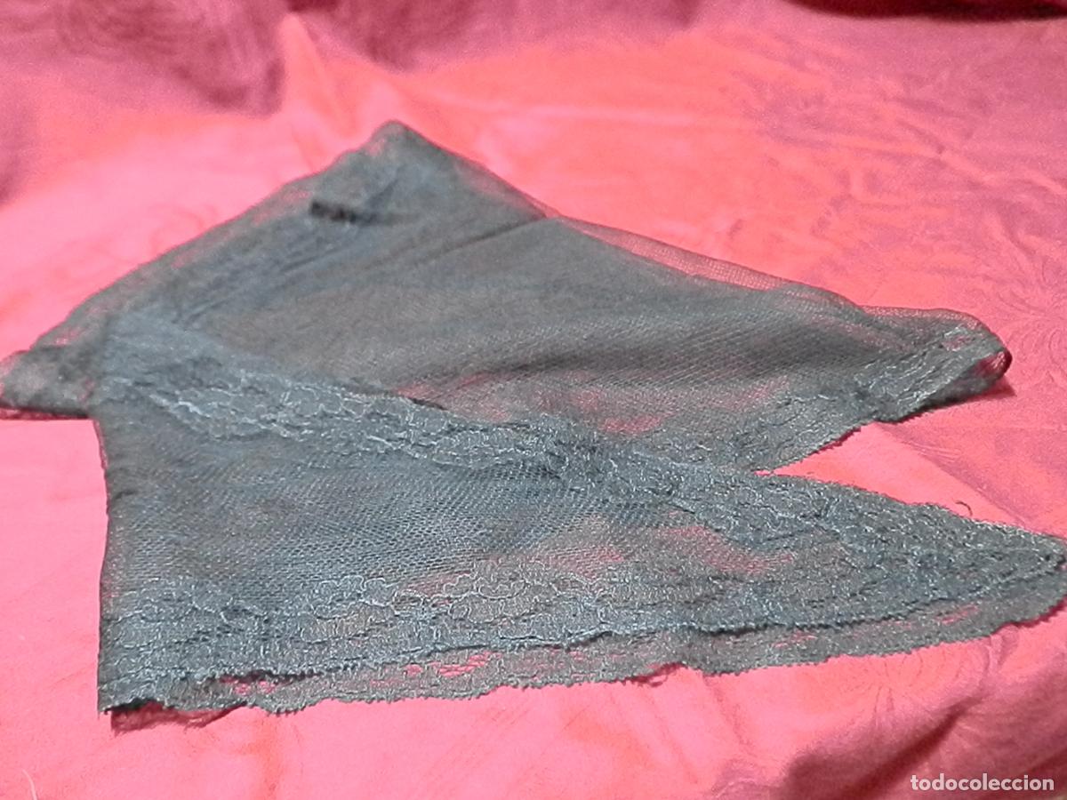 Antig&uuml;edades: ANTIGUA MANTILLA TRIANGULAR, BORDADA EN TUL 130X45CM - Foto 1