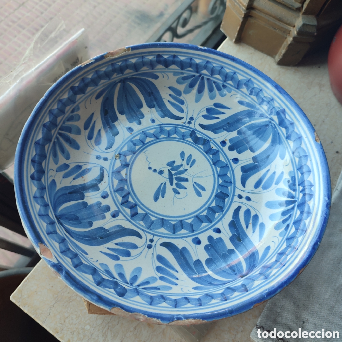 Antig&uuml;edades: Plato blanco y azul ,26 cm - Foto 4
