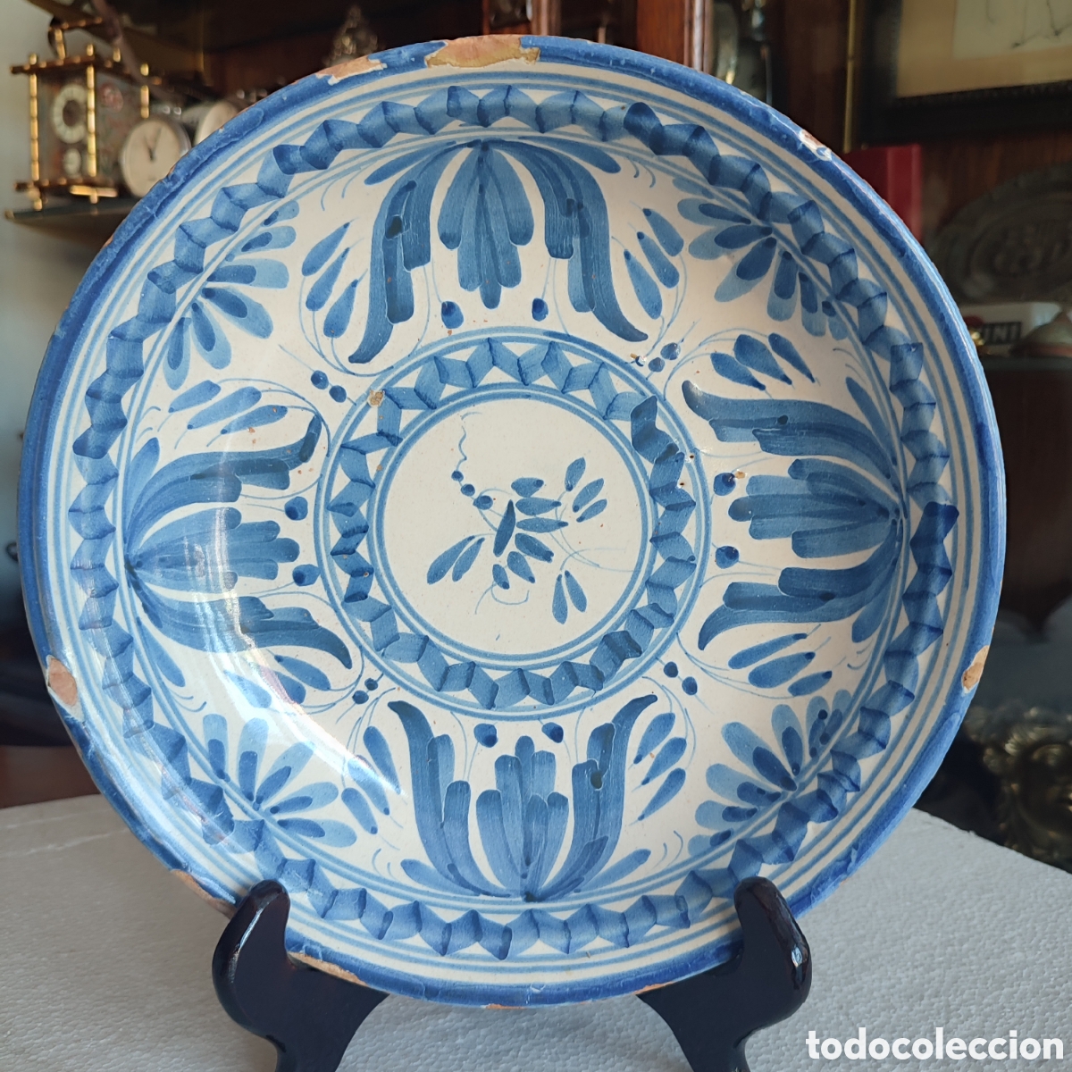 Antig&uuml;edades: Plato blanco y azul ,26 cm - Foto 1