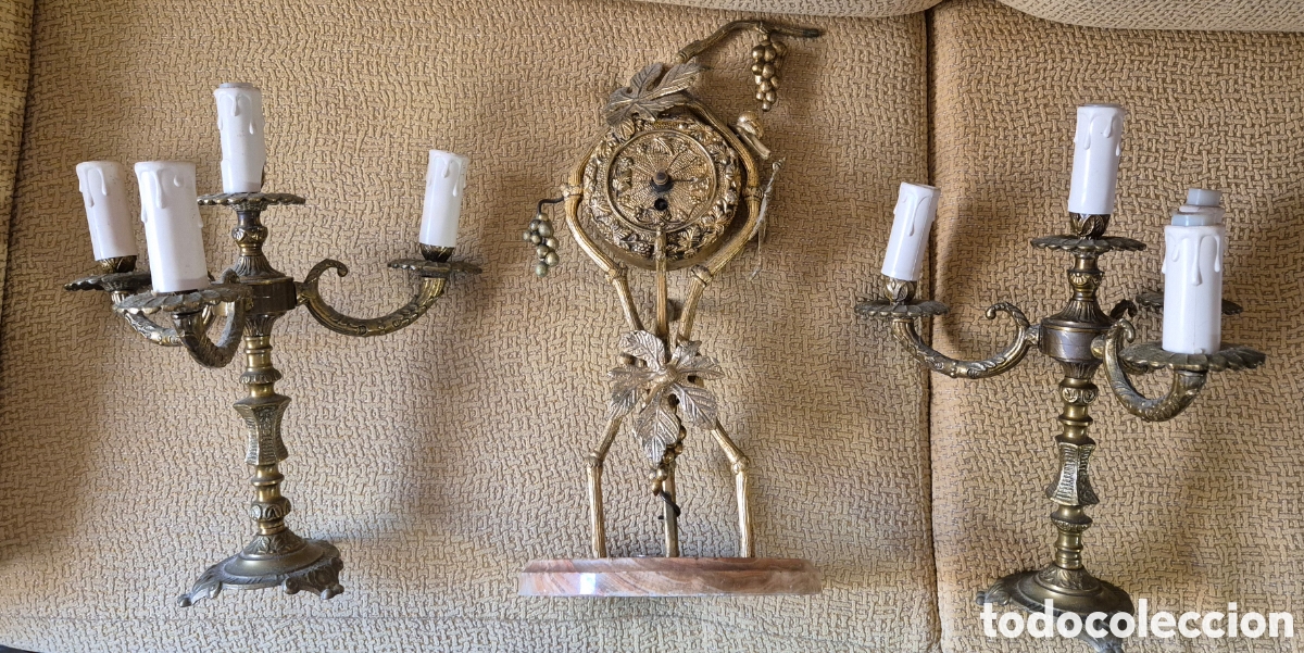 Antig&uuml;edades: Antiguo lote candelabros y reloj bronce - Foto 1