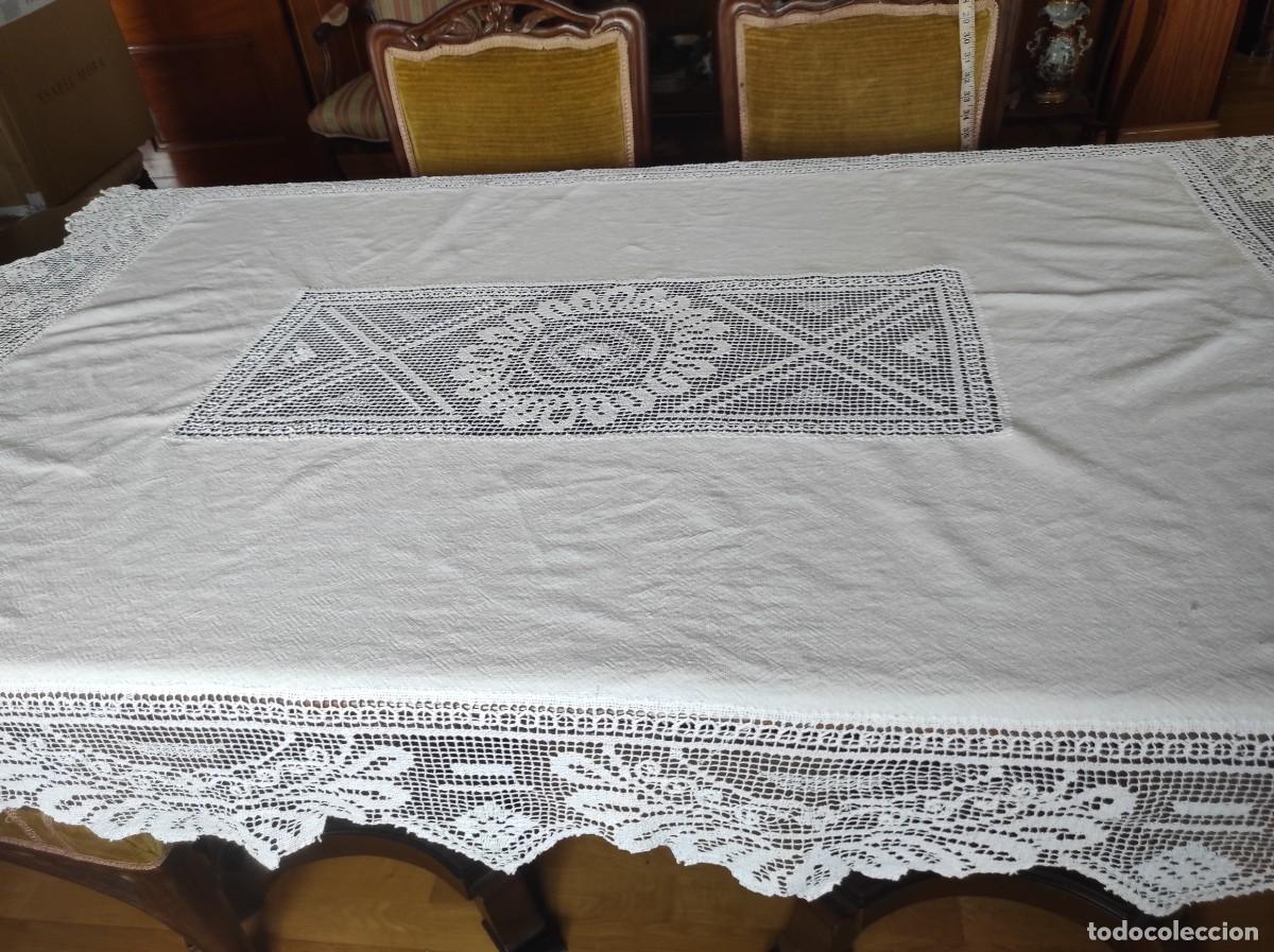 Antig&uuml;edades: MANTEL DE ALGODON CON ENCAJE DE PUNTO DE RED. - Foto 3