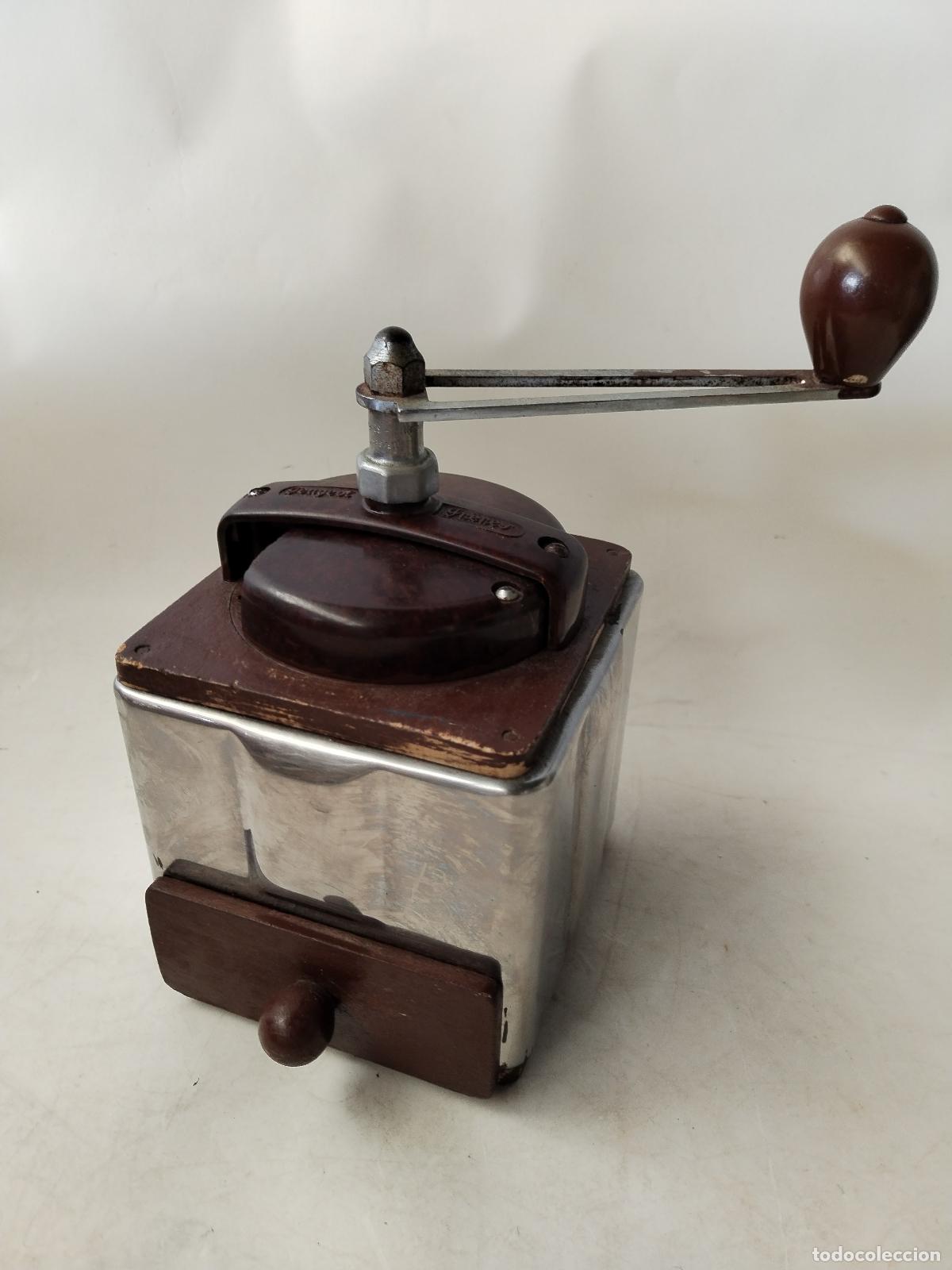 Oggetti Antichi: Antiguo Molinillo de caf&eacute; manual de Peugeot Freres de metal y baquelita
