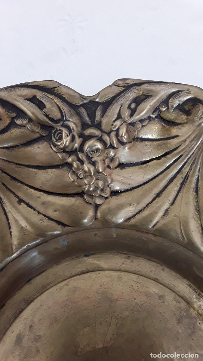 Antig&uuml;edades: BANDEJA REDONDEADA DE METAL - Foto 4