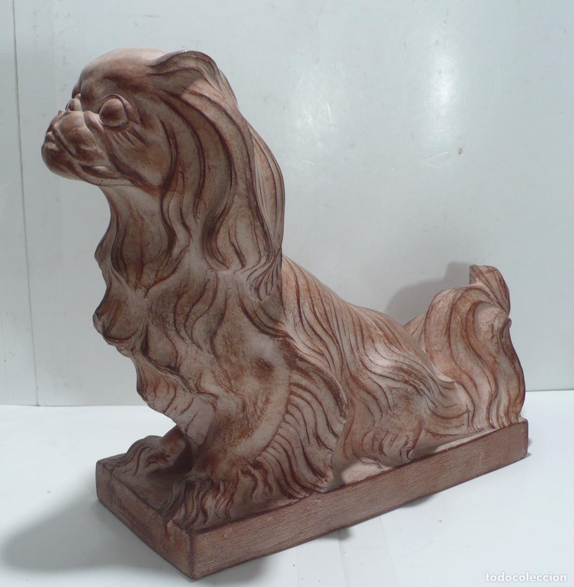 Antig&uuml;edades: PERRO SENTADO EN CERAMICA - Foto 1