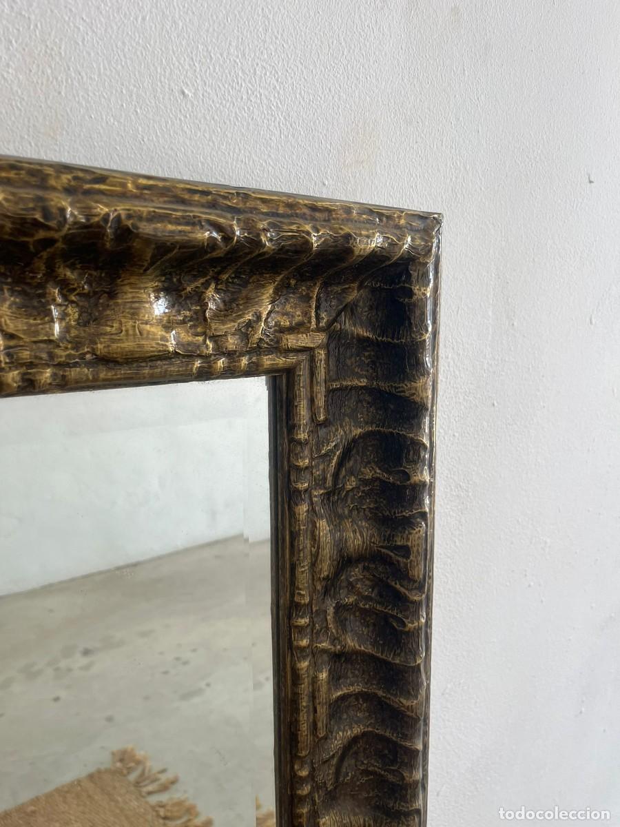 Antig&uuml;edades: Espejo biselado con marco de madera en lat&oacute;n cobreado. - Foto 2