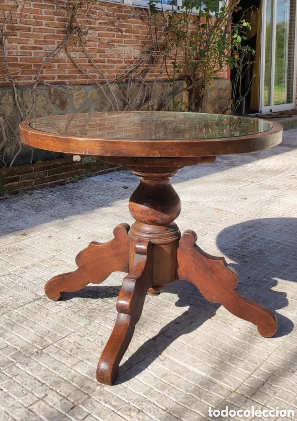 Antig&uuml;edades: Mesa de madera redonda con cristal - Foto 3