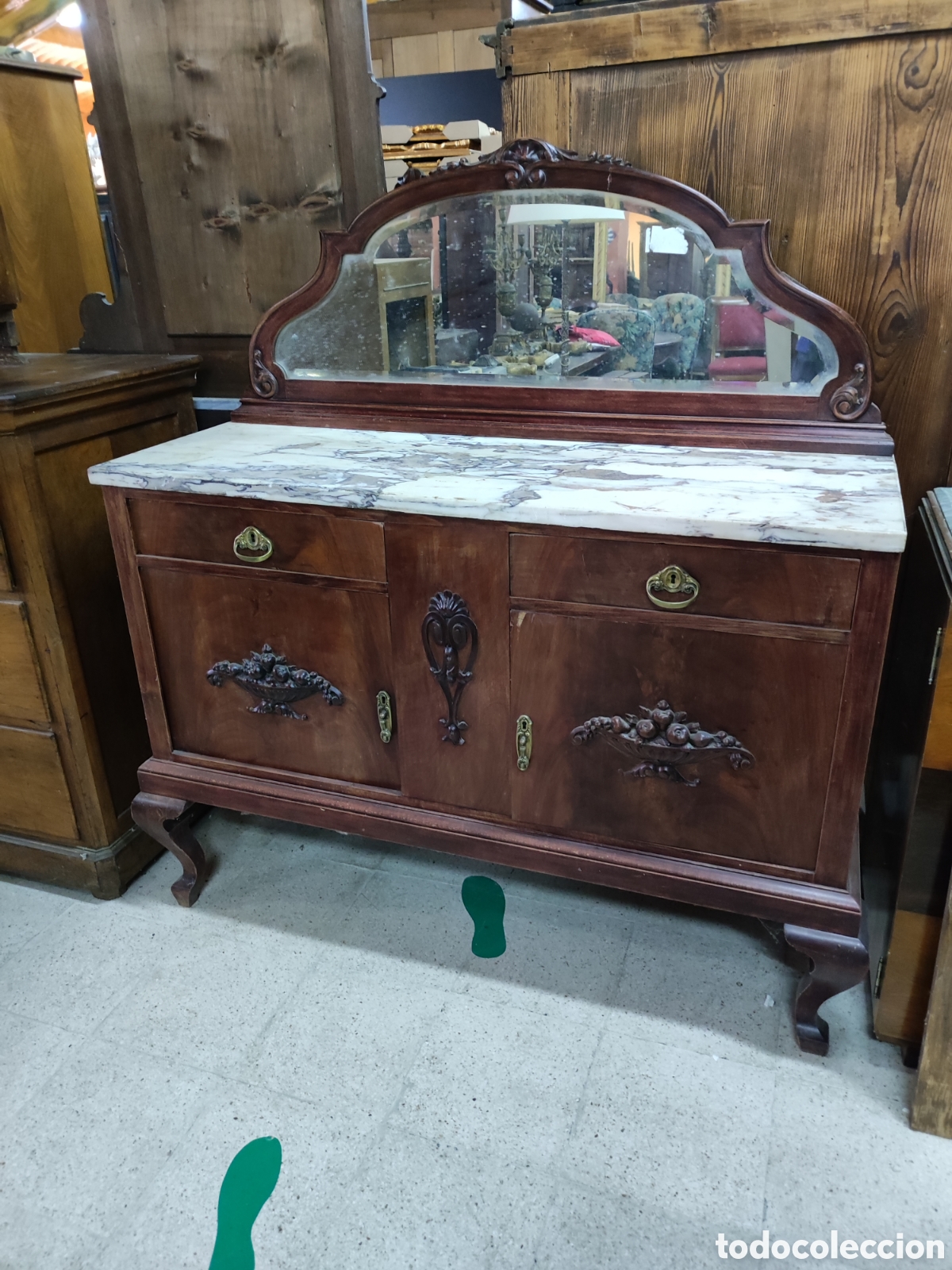 Antig&uuml;edades: Aparador con luna biselada - Foto 1