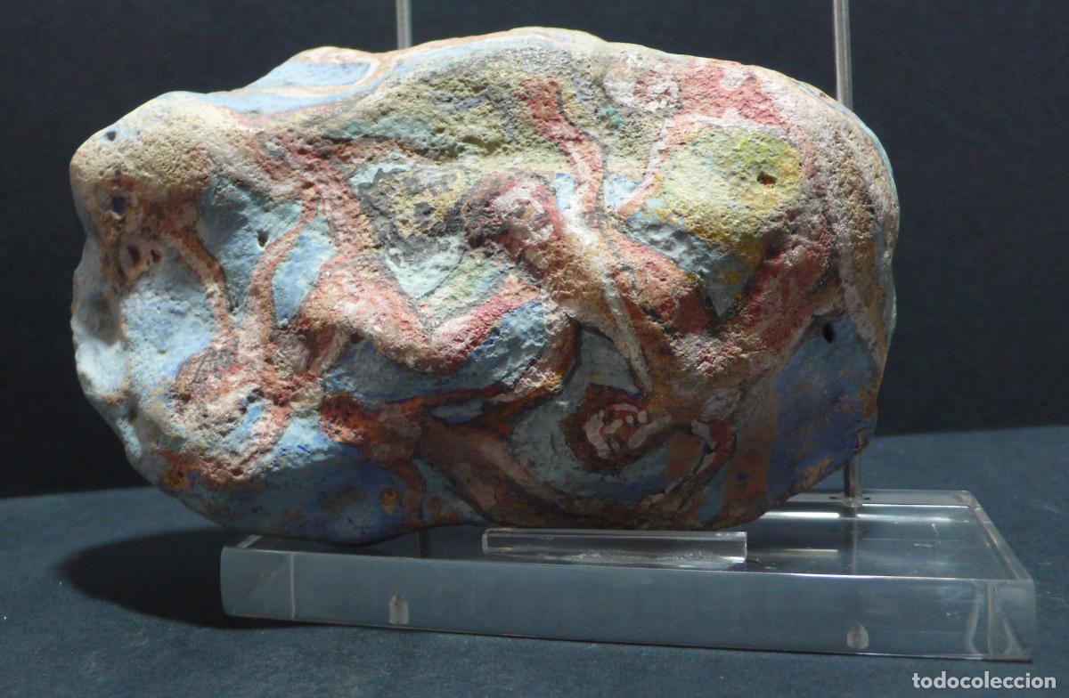 Antig&uuml;edades: PIEDRA PINTADA CON PERSONAJES - Foto 1