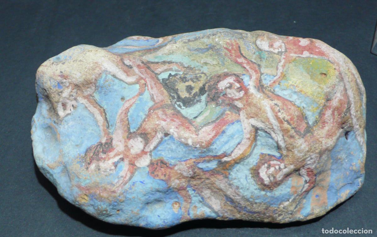Antig&uuml;edades: PIEDRA PINTADA CON PERSONAJES - Foto 2