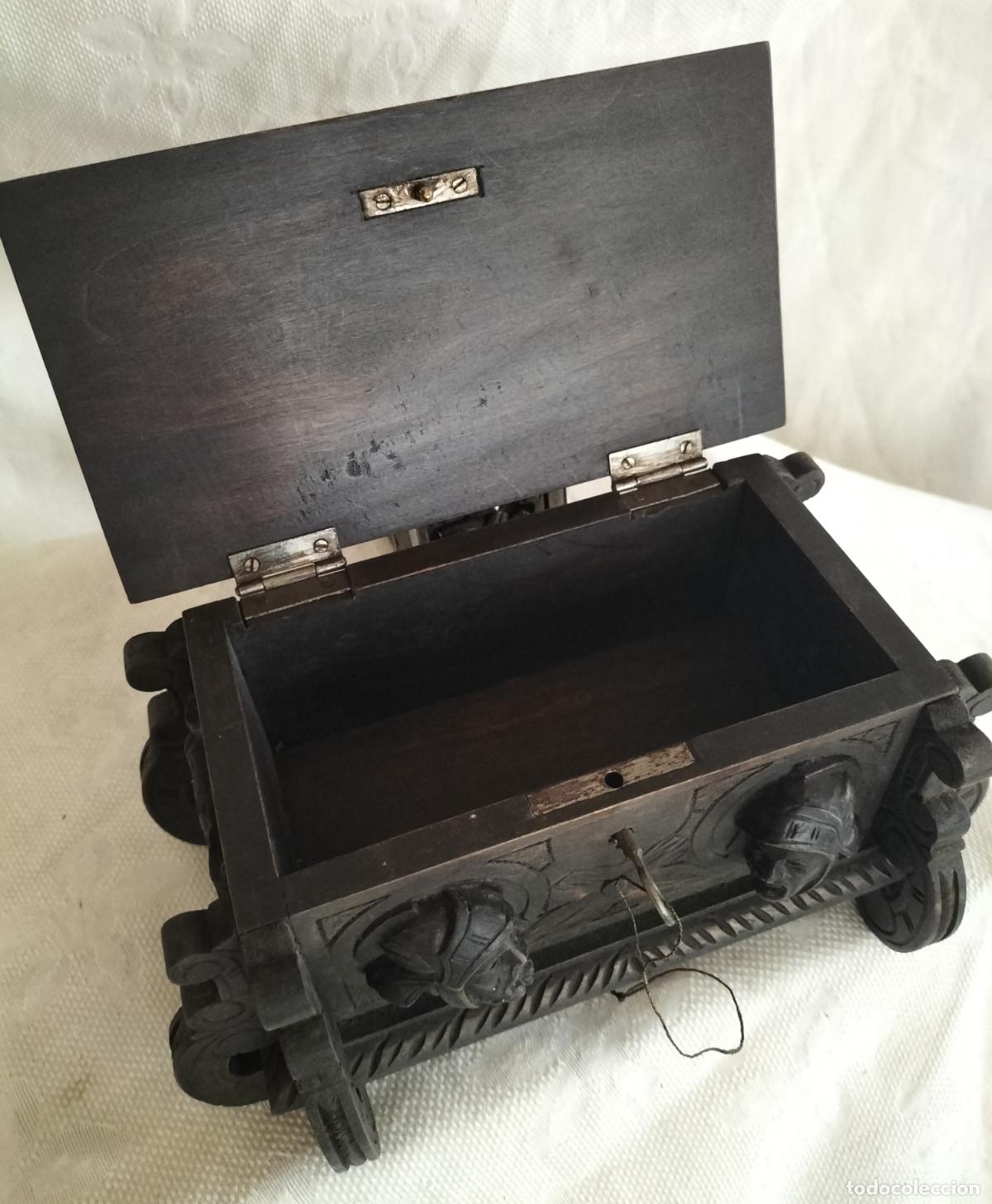 Antig&uuml;edades: CAJA ANTIGUA DE MADERA TALLADA (RELIEVES). - Foto 6