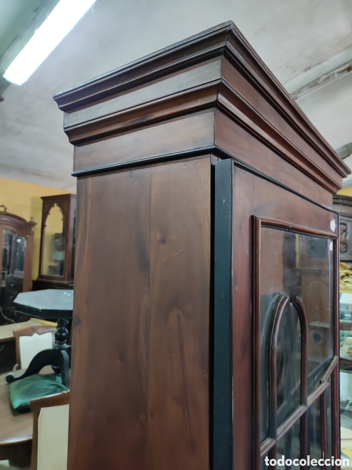 Antig&uuml;edades: Vitrina buena madera maciza - Foto 2