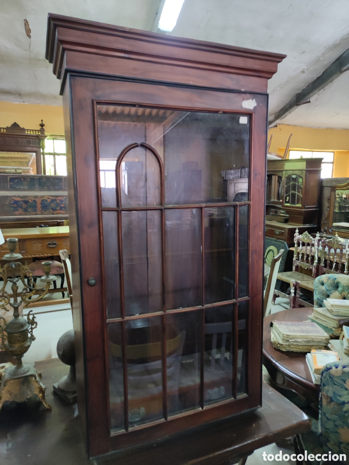 Antig&uuml;edades: Vitrina buena madera maciza - Foto 1