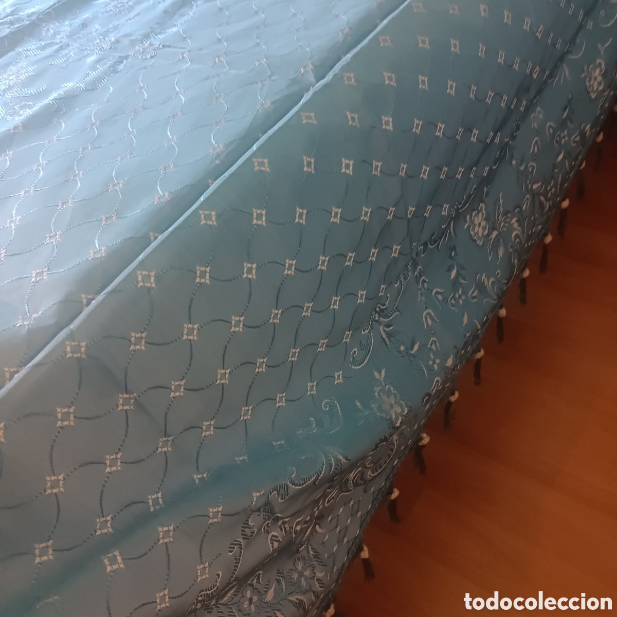 Antig&uuml;edades: Colcha antigua celeste co brocado - Foto 2