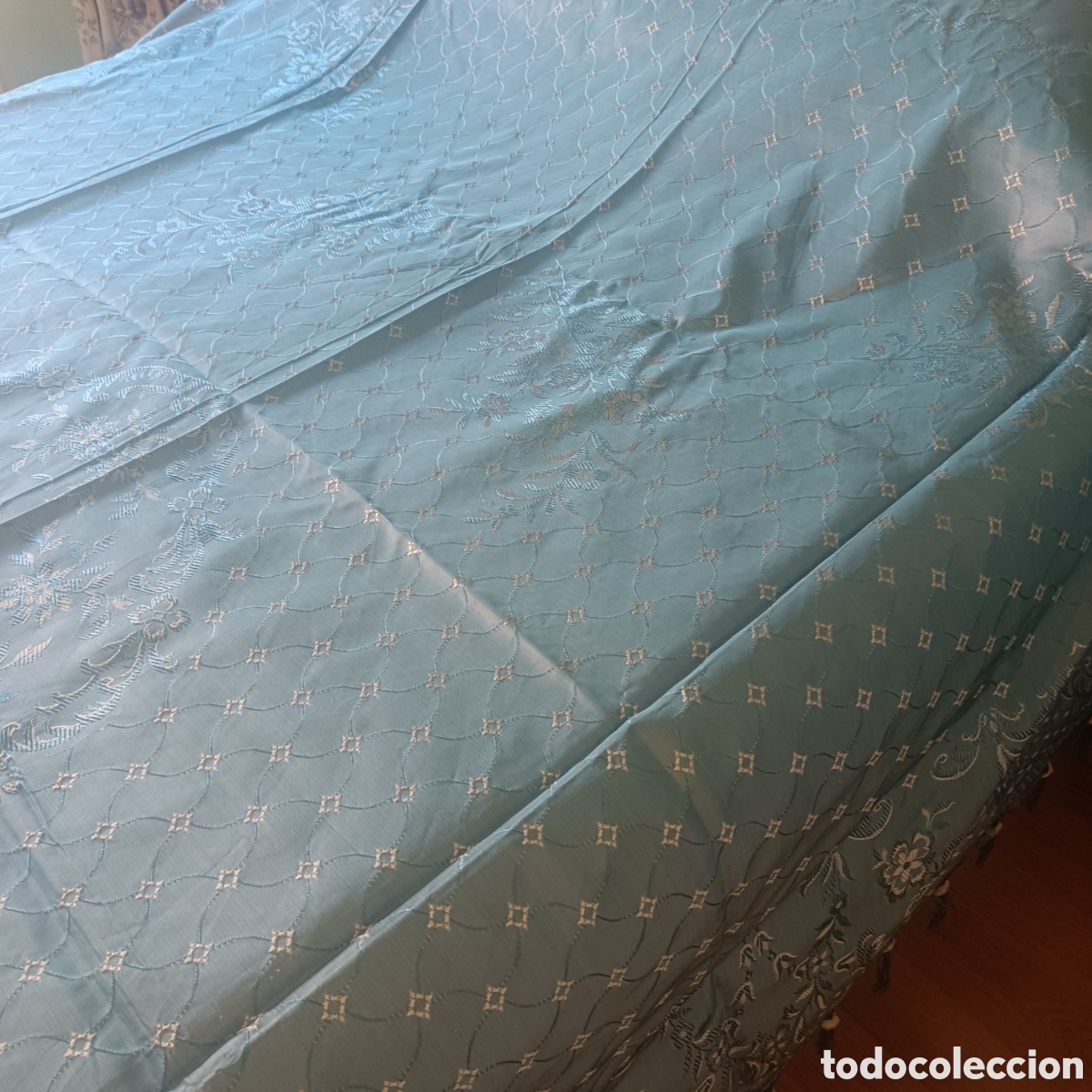 Antig&uuml;edades: Colcha antigua celeste co brocado - Foto 3