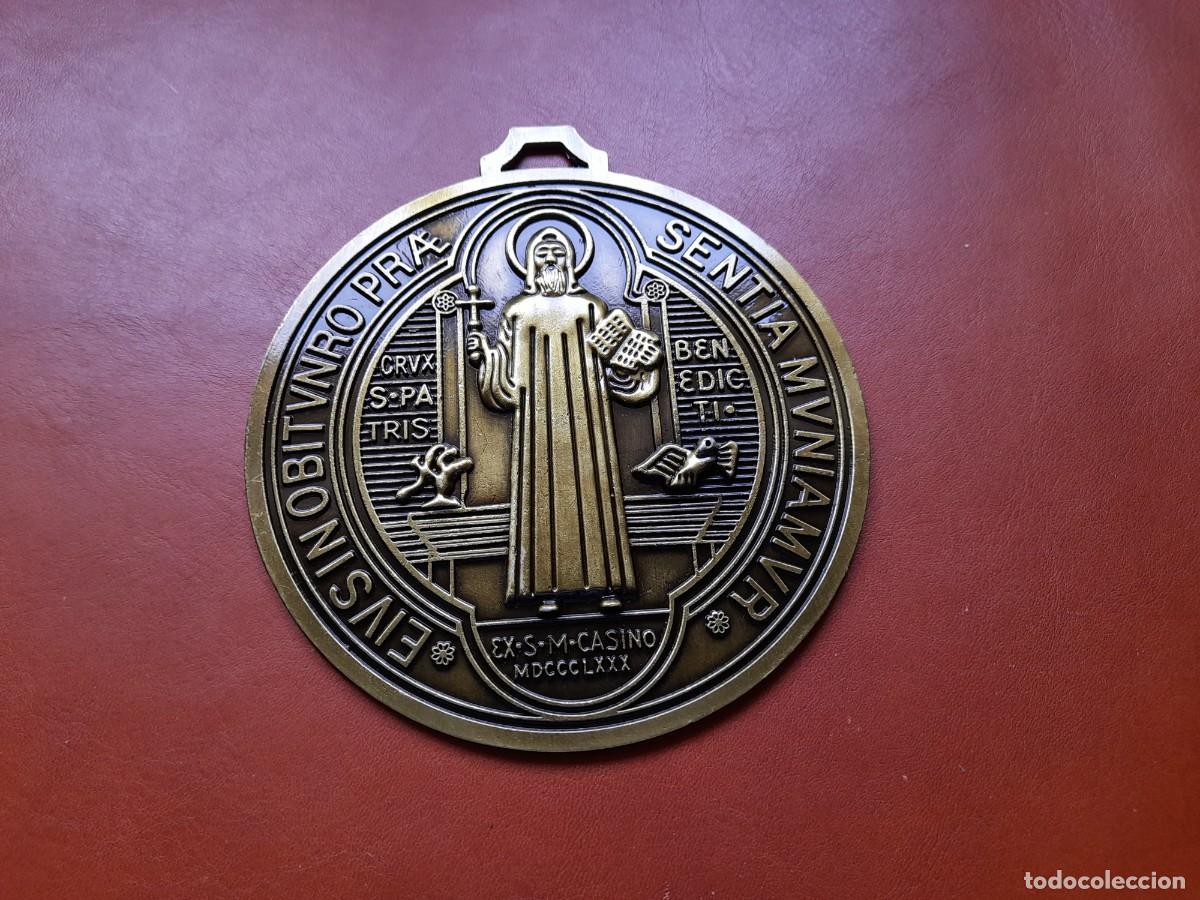 Antig&uuml;edades: Medalla de San Benito de gran tama&ntilde;o - Foto 3