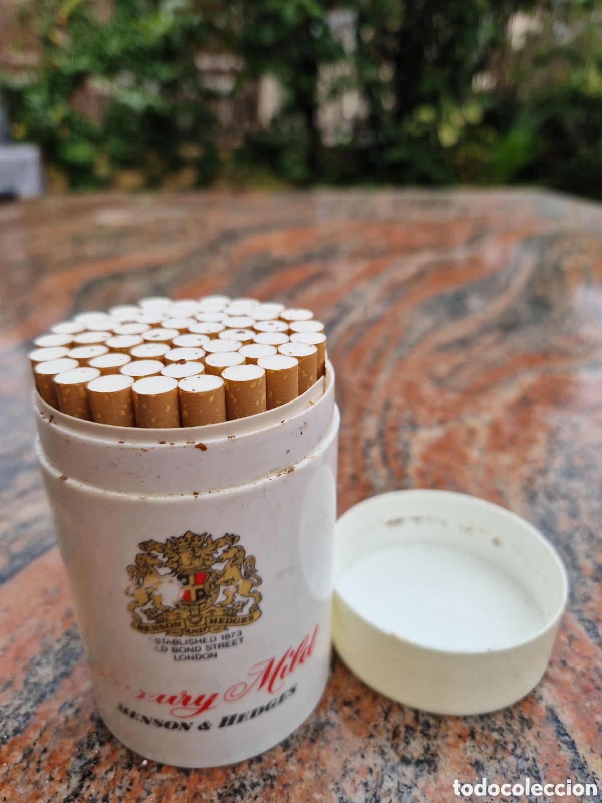 Antig&uuml;edades: Curiosa caja de tabaco Luxury Mild Benson&Hedges