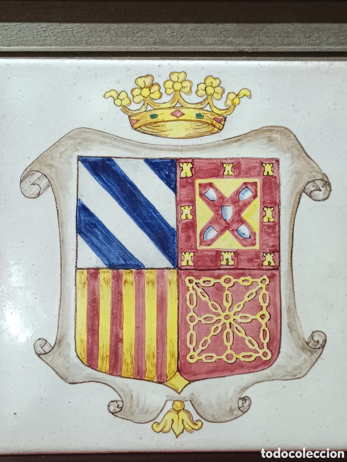 Antig&uuml;edades: Azulejo de Manises con escudo her&aacute;ldico - Foto 2