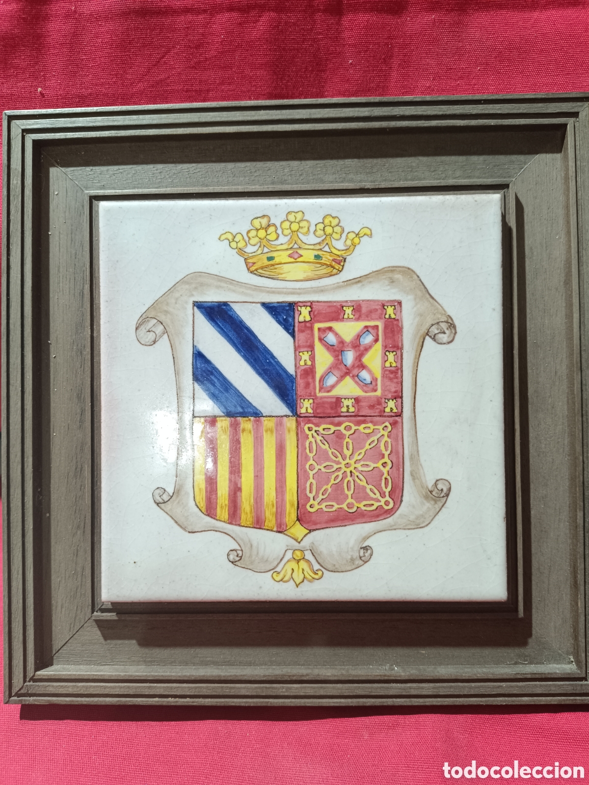 Antig&uuml;edades: Azulejo de Manises con escudo her&aacute;ldico - Foto 1