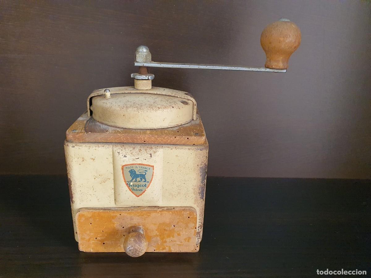 Antig&uuml;edades: Antiguo molinillo Peugeot. - Foto 1