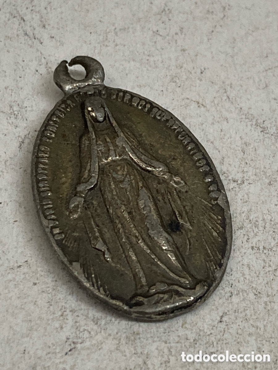 Antig&uuml;edades: Medalla de metal religioso C202 - Foto 1