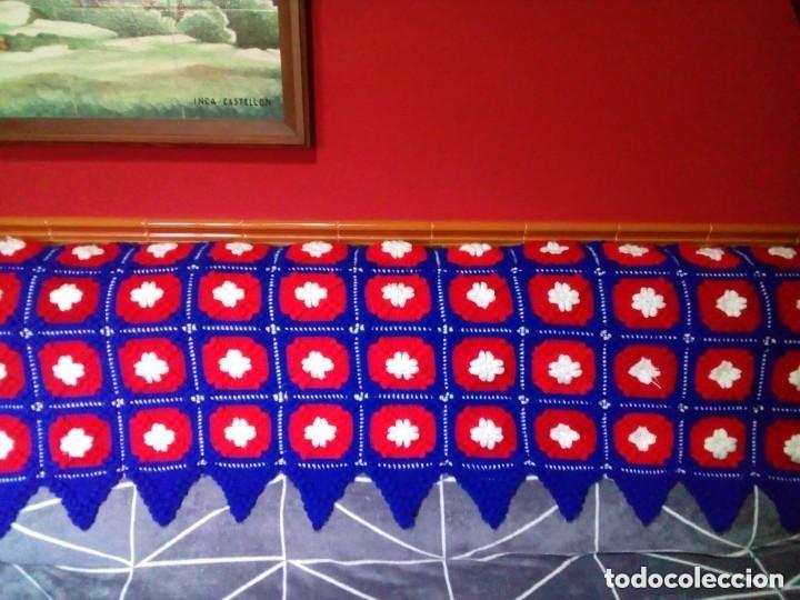 Antig&uuml;edades: COBERTOR PARA SOFA O CAMA HECHO DE GANCHILLOS - Foto 5